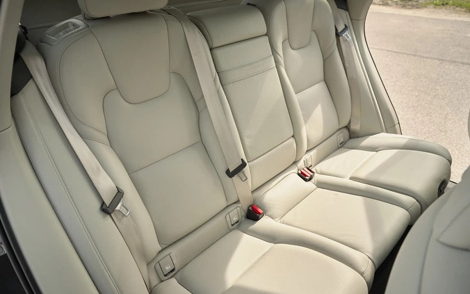 Volvo XC 60 cena 126800 przebieg: 103000, rok produkcji 2019 z Zduny małe 667